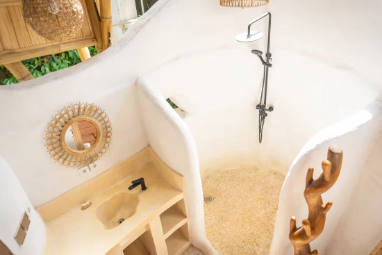 Villa with tropical showers in Bali